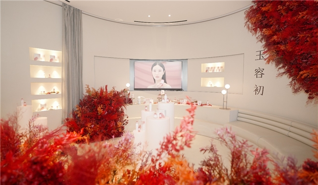 丽人丽妆：玉容初斩获内容力品牌情绪护肤引领行业新发展(图2)