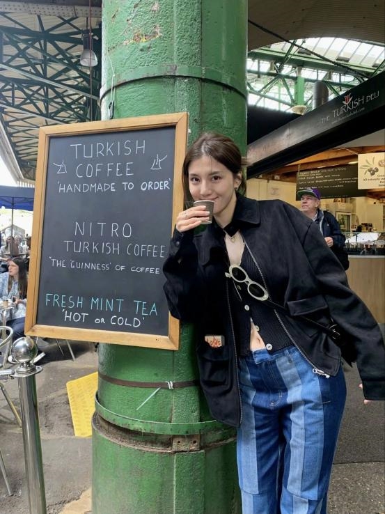 PG电子网站吴千语为百亿男友庆生情绪护肤的魅力为何让富豪男友对她死心塌地(图4)