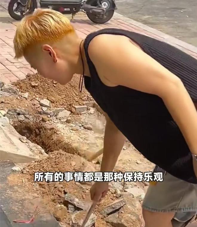 河北女子晒49岁婆婆干净利落帅一脸网友：还以为是18岁小伙子(图5)