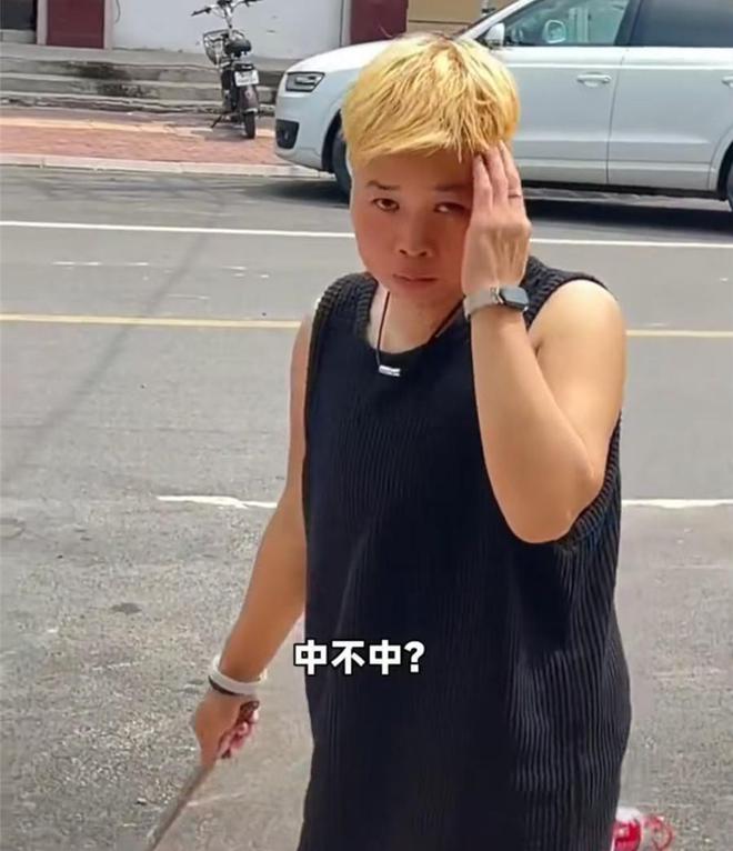 河北女子晒49岁婆婆干净利落帅一脸网友：还以为是18岁小伙子(图3)