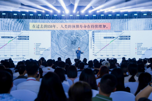静博士“活到一百岁”AI青春抗衰老大会生命要有长度和厚度(图10)