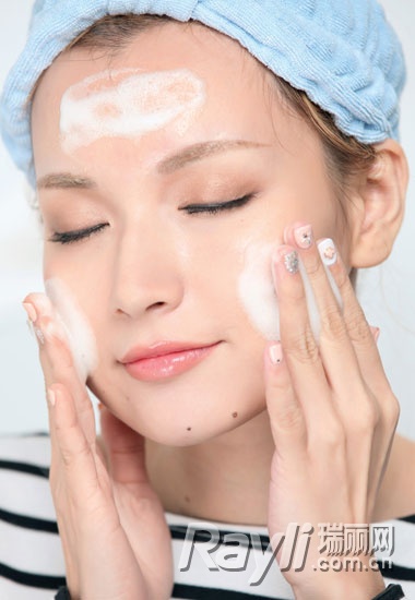 长假后4招安抚被“玩”坏的肌肤(图2)