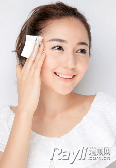 长假后4招安抚被“玩”坏的肌肤(图4)