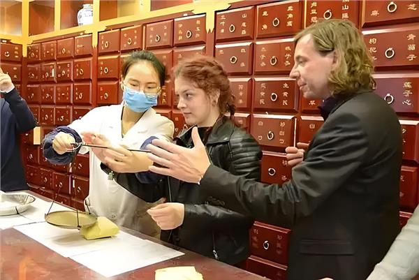 以岭药业：携创新中药抗衰成果参加千人抗衰论坛业内评价其或迎业绩突破(图4)