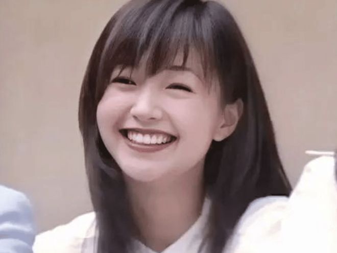 6位长相甜美的女星笑起来晴空万里看得人心情都跟着变好了(图1)