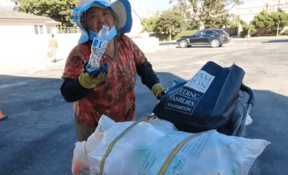 PG平台东北大妈在美国养老租房捡破烂日赚5美元采访直言还是美国好(图6)