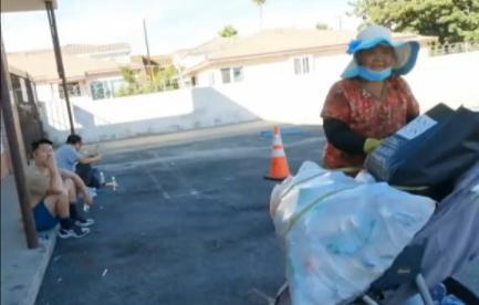 PG平台东北大妈在美国养老租房捡破烂日赚5美元采访直言还是美国好(图11)