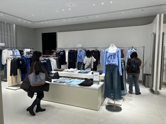 PG电子网站她经济观察：不再仅为品牌故事买单更关注自我提升型消费(图2)