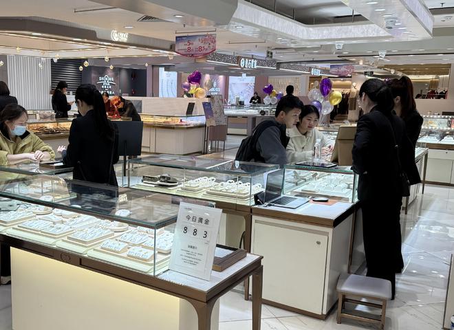 PG电子网站她经济观察：不再仅为品牌故事买单更关注自我提升型消费(图3)