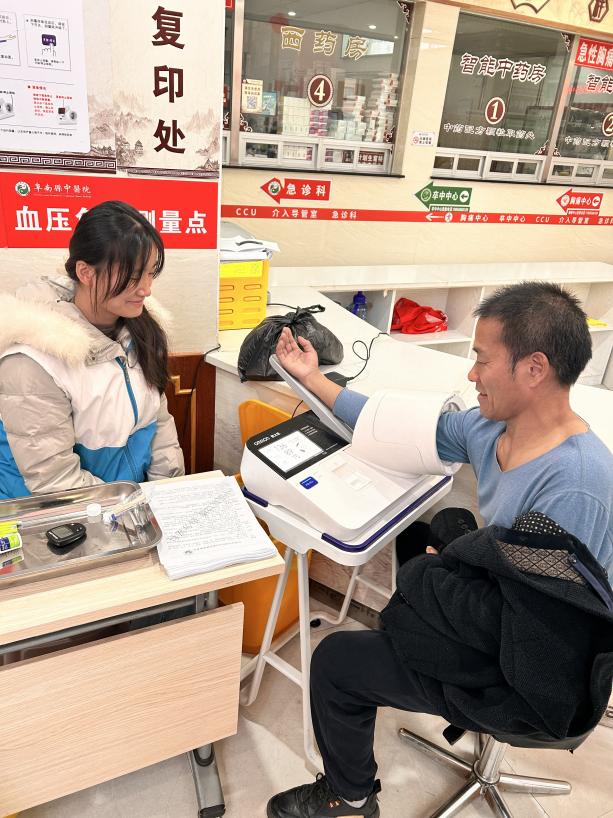 阜南青年志愿者用专业服务传递温暖(图1)