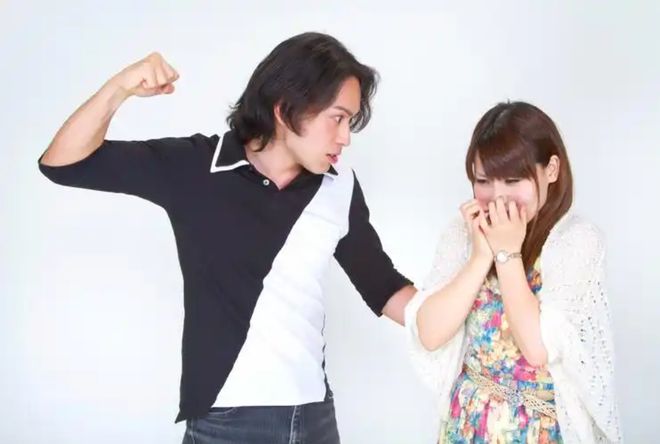 因女友爱吃纳豆男友暴力将其塞进女子py里女友：必须报警！(图2)