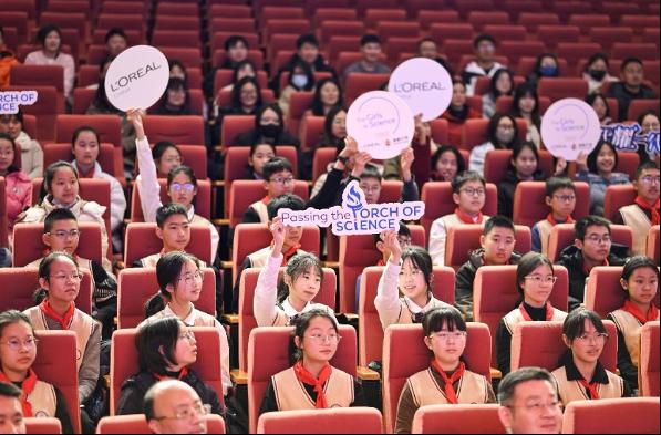 PG电子平台“她经济”与春光碰头奏响春日消费狂想曲(图8)
