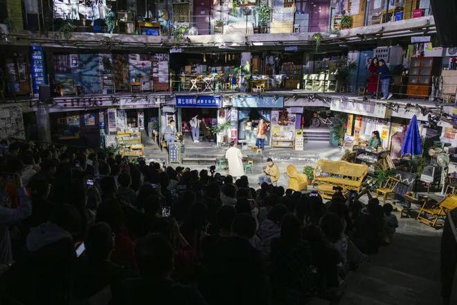 8年打造的戏剧幻城成了年轻人的情绪疗愈场(图8)