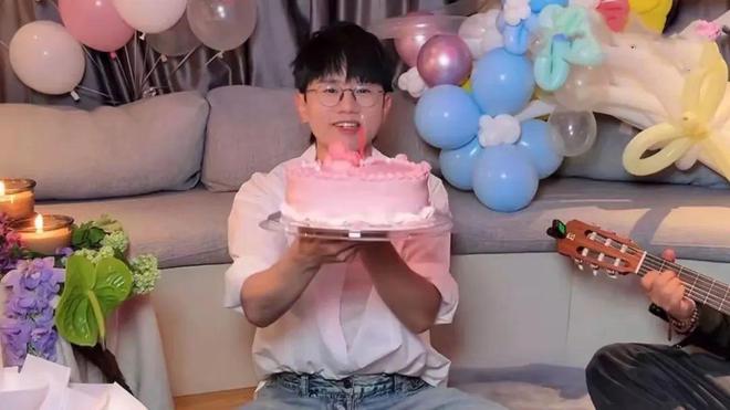 PG电子平台张杰直播为谢娜庆生结婚13年甜如初恋原来和谁过真的不一样(图3)