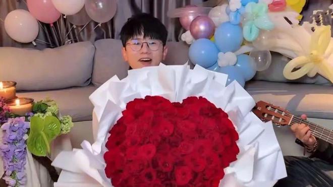 PG电子平台张杰直播为谢娜庆生结婚13年甜如初恋原来和谁过真的不一样(图2)