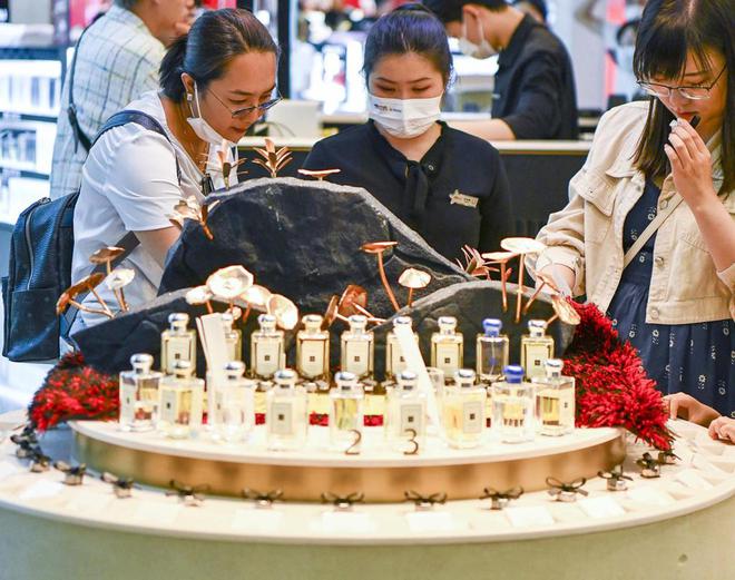 PG平台新消费观察是谁在渴求香味？(图2)