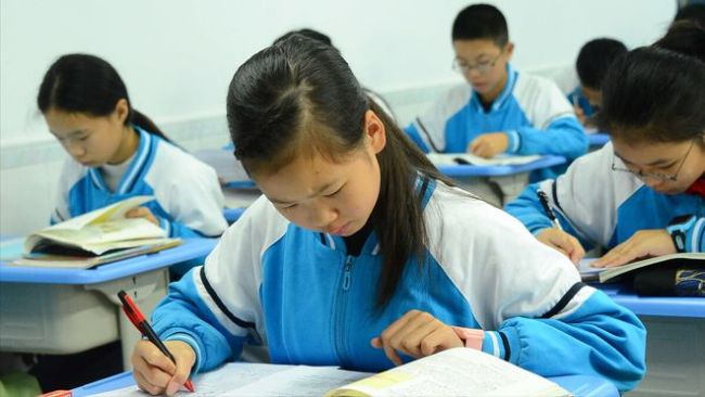 PG电子网站放假通知！多地中小学生2025暑假时间出炉家长的心情却很复杂(图3)