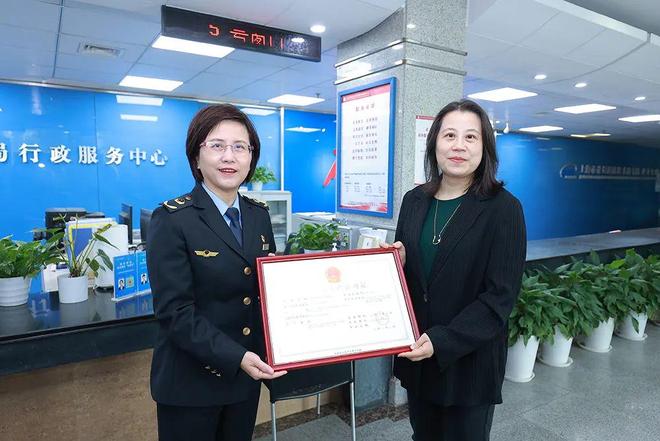 PG电子平台2023天猫金妆奖年度榜单一芳疗品牌受欧莱雅青睐美周热点(图1)