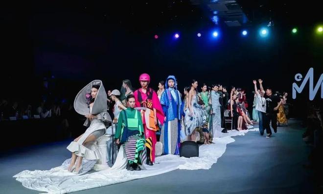 PG平台北京服装学院-2025服装毕业设计作品发布！(图2)