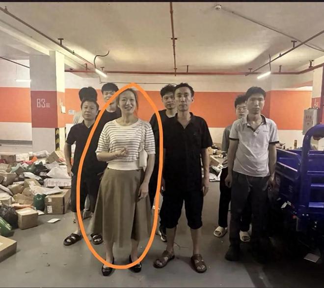 PG电子平台许健一张照片一句话证明她和谢岳再也不可能破镜重圆郑琴开新厂(图1)