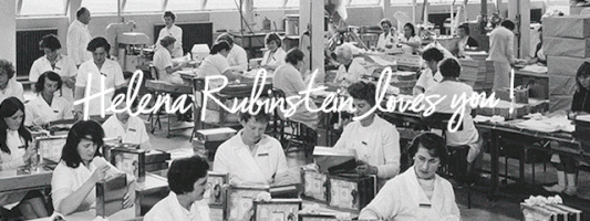 PG电子网站赫莲娜绿宝瓶精华强韧屏障促进肌肤新生、根源修护肌底令肌肤水嫩细腻！(图5)