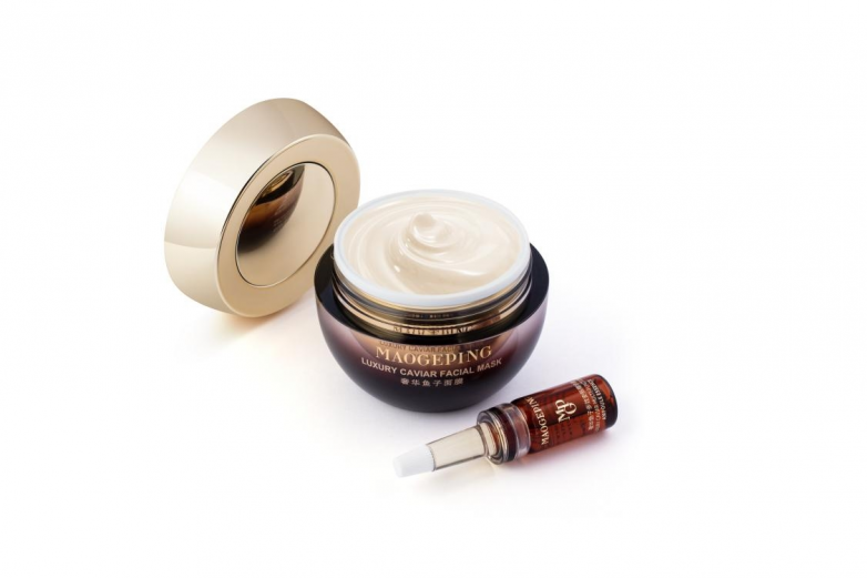 PG电子网站毛戈平护肤品以双鱼“膜”法瓶诠释现代护肤哲学(图2)