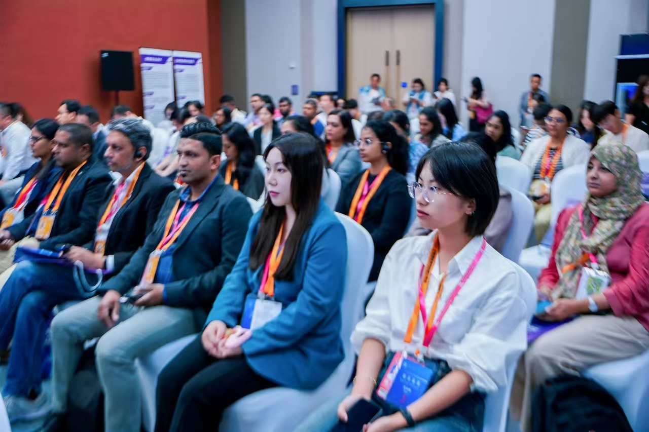 PG电子平台2025中国国际医疗健康产业发展与投资论坛在京召开(图2)