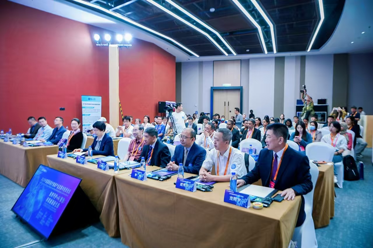 PG电子平台2025中国国际医疗健康产业发展与投资论坛在京召开(图3)