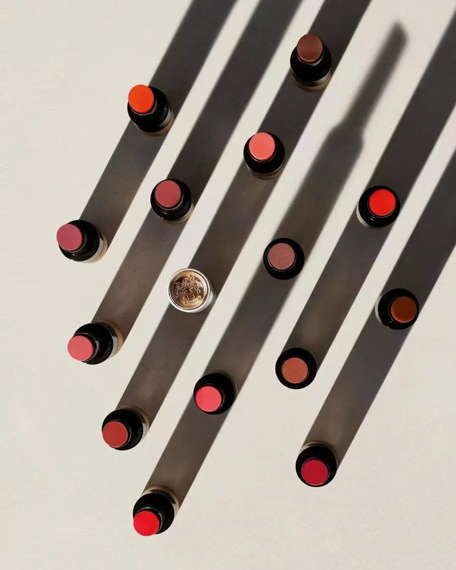 “伊”手快报赵丽颖、孟子义、林允携手秋风遇见新意：在光影与质感中锋芒再露(图9)