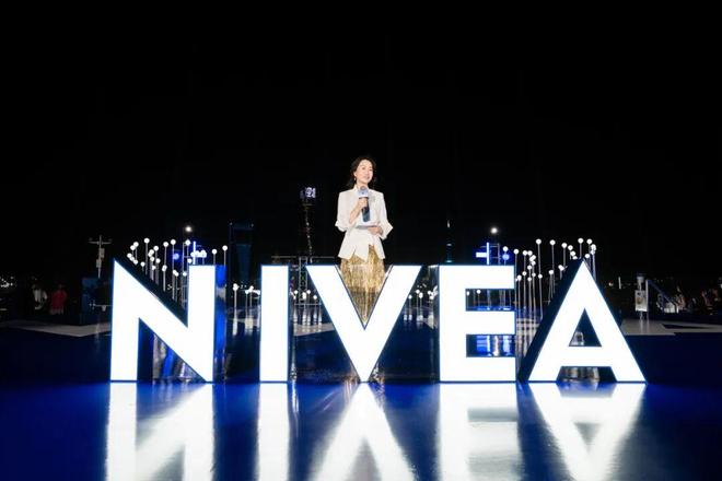 “伊”手快报赵丽颖、孟子义、林允携手秋风遇见新意：在光影与质感中锋芒再露(图19)