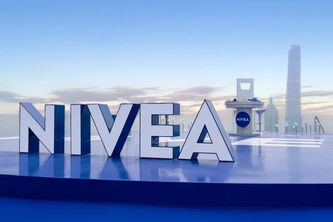 “伊”手快报赵丽颖、孟子义、林允携手秋风遇见新意：在光影与质感中锋芒再露(图18)