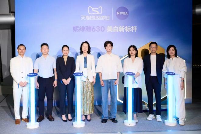 “伊”手快报赵丽颖、孟子义、林允携手秋风遇见新意：在光影与质感中锋芒再露(图21)