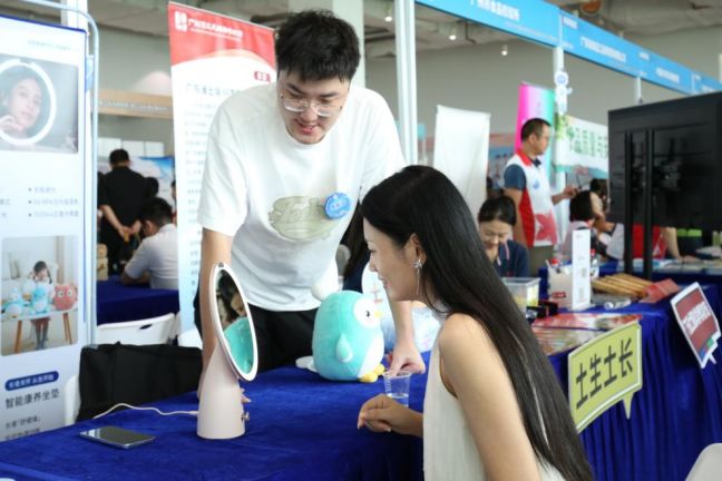 PG电子平台AI赋能健康生活数字健康小屋亮相广州科普嘉年华！(图2)