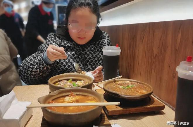 “这女儿谁养得起！”女生每早吃一份12元红油抄手家长情绪崩溃(图1)