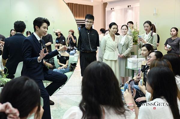 艺人林正峰任婕她敏肌专柜「一日店长」共倡「千人千面」护肤答案(图3)