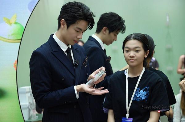 艺人林正峰任婕她敏肌专柜「一日店长」共倡「千人千面」护肤答案(图5)