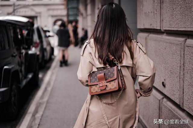 质价比经济爆发！409%年轻人愿为情绪买单这些品牌借势出圈(图1)