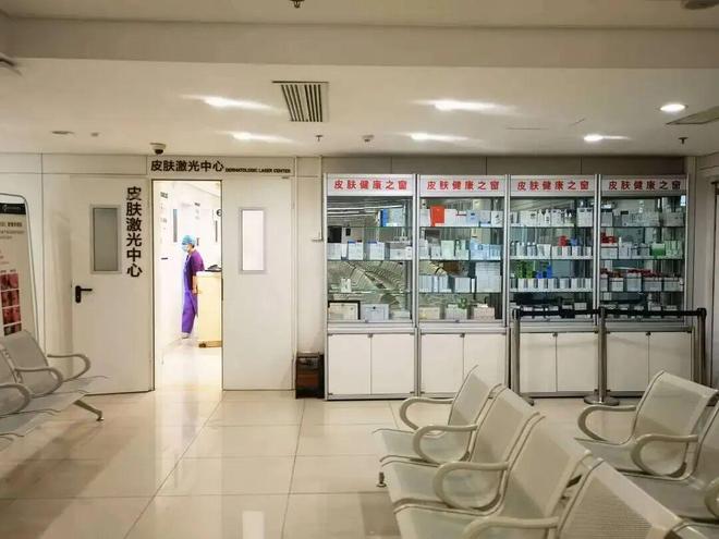 这些“三无”护肤品突然爆火年轻人竟然加价也要求代购？(图3)