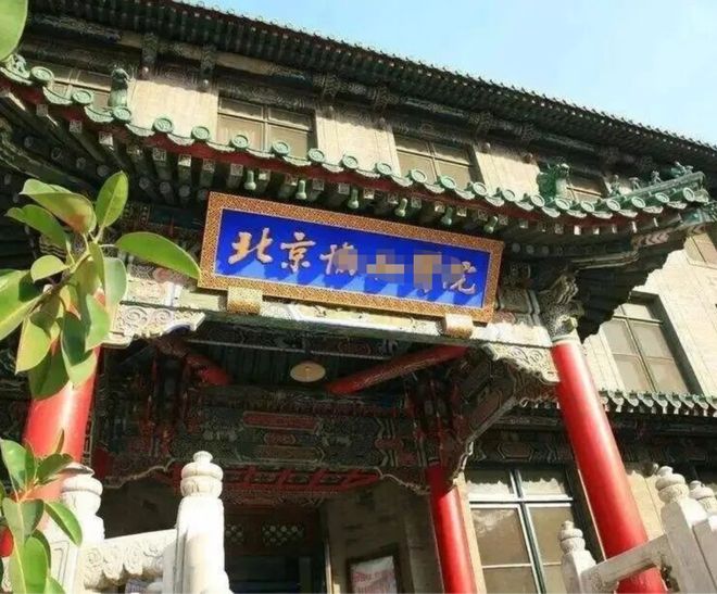 这些“三无”护肤品突然爆火年轻人竟然加价也要求代购？(图1)