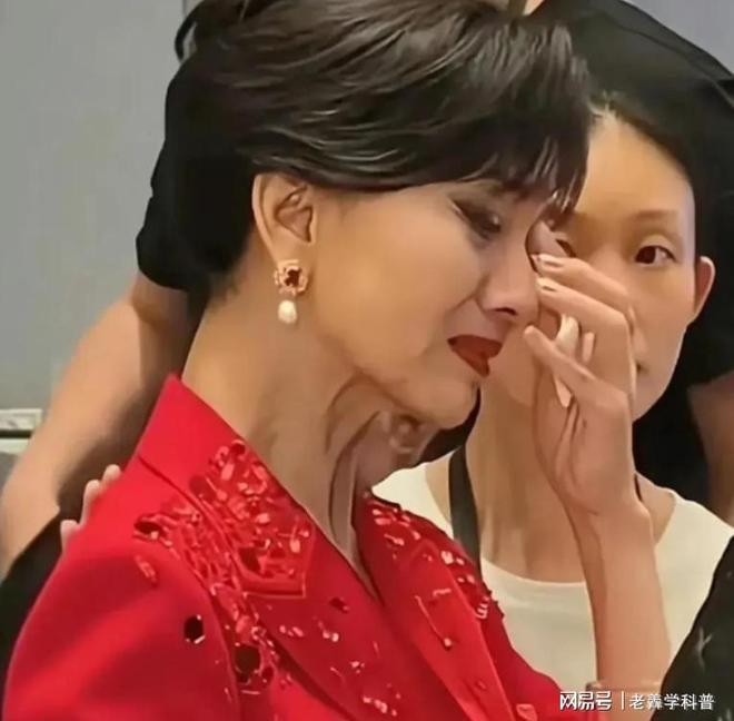 72岁赵雅芝遭私生粉丝上床拍照樊振东担忧成真(图5)