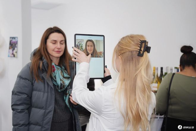 在脸上“开盲盒”？5人团队做出来一个能社交的“AI美肤管家”(图3)