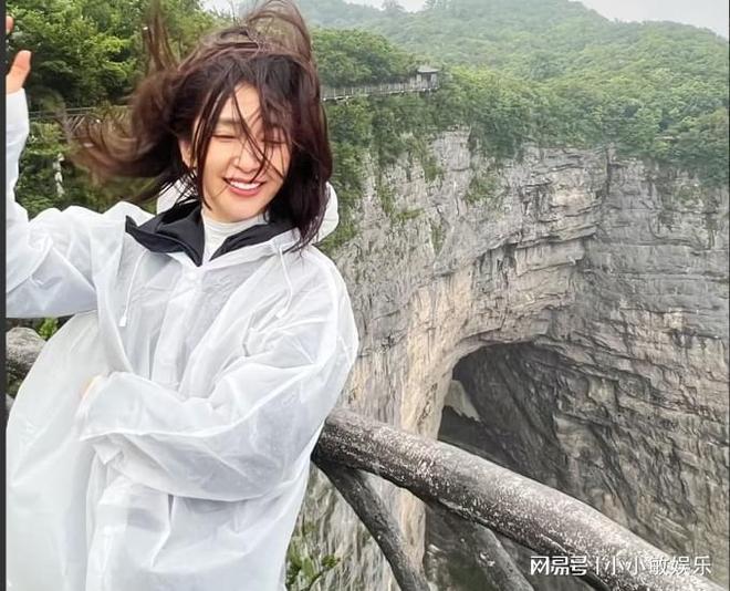 PG电子平台不精修李冰冰一组随拍刷屏高考季？真相戳中大众审美疲惫(图1)