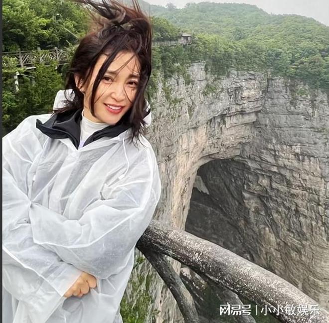 PG电子平台不精修李冰冰一组随拍刷屏高考季？真相戳中大众审美疲惫(图5)