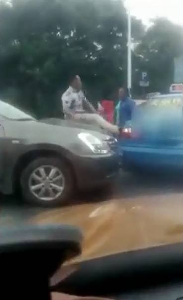 世界如此美妙你却如此暴躁！南宁＂路怒哥＂发生碰撞后竟做出了这样的事(图3)