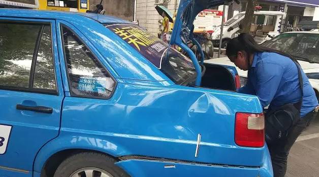 世界如此美妙你却如此暴躁！南宁＂路怒哥＂发生碰撞后竟做出了这样的事(图5)