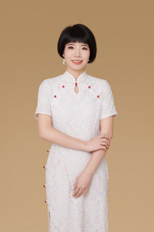 “阅读”播撒疗愈的种子:胡满丽为青海学子捐“心灵成长图书馆”(图2)