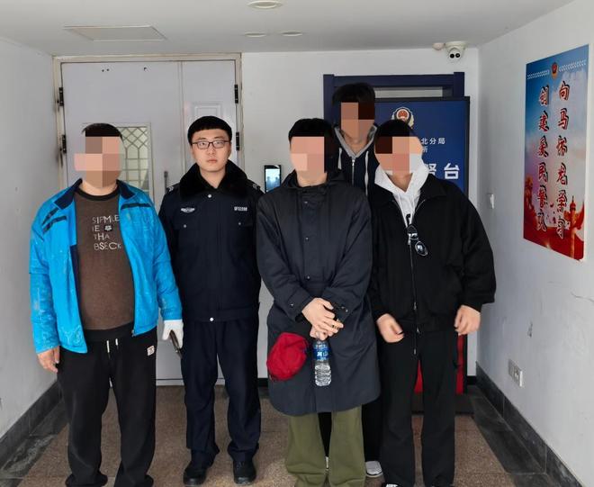 手机遗落急坏韩国游客市北民警相助物归原主获点赞(图1)