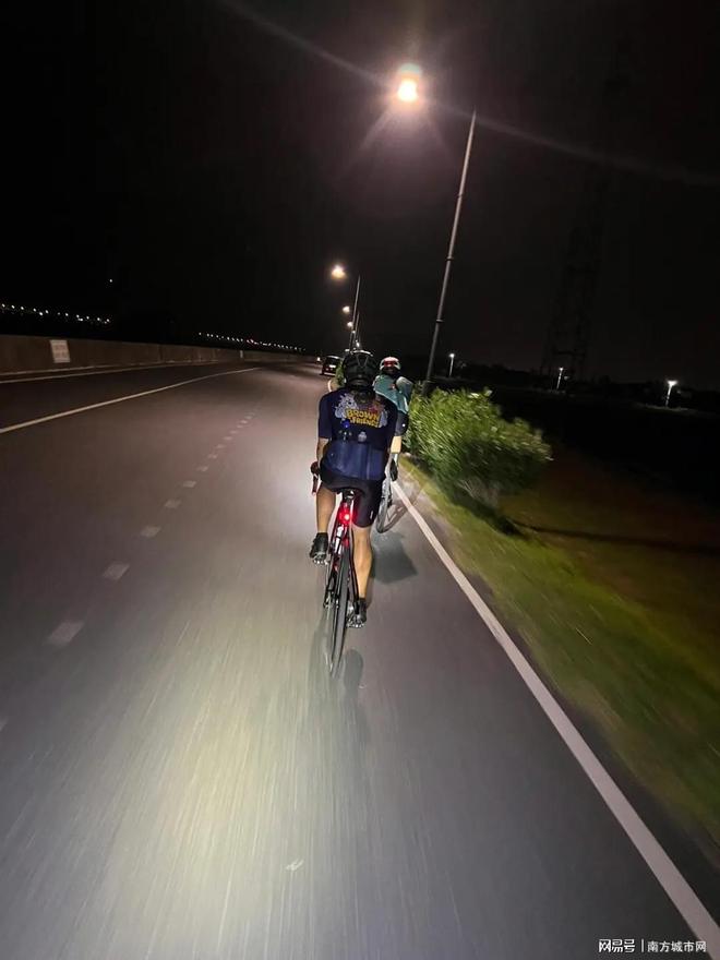 PG平台夜骑单车pick阿道夫情绪香氛系列洗发水从头尽享风和自由(图1)