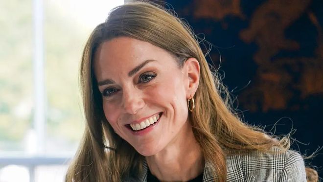 PG平台凯特王妃的“冻龄”保卫战：44岁高龄重压下痴迷液体肉毒素(图2)