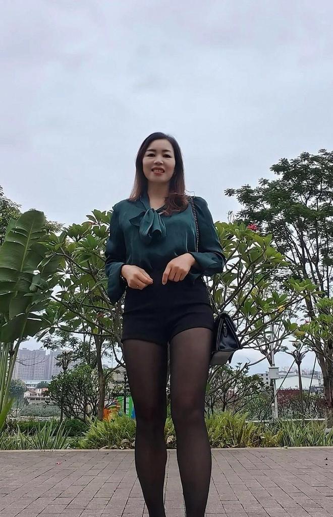 她是央视主持人中最接地气的一个退休后依旧拥有内在美支撑魅力(图2)